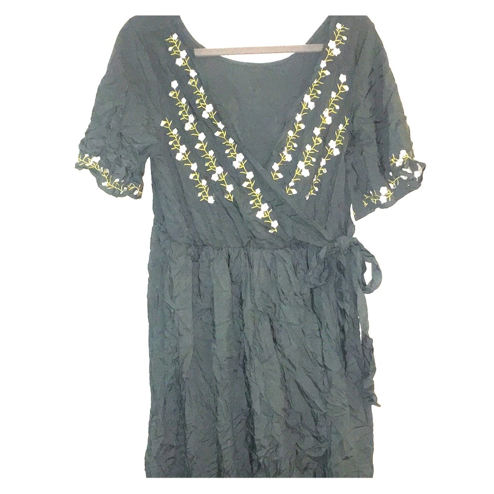 Needs ironing. Floral, wrap, maxi dress